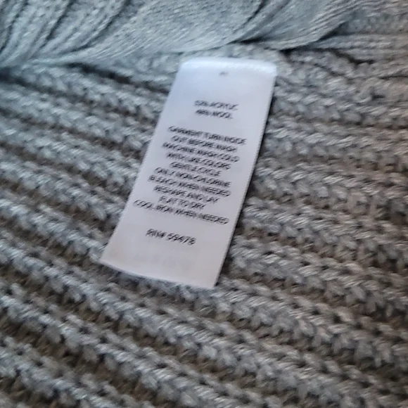 Ribbed Turtleneck Sweater - Picture 4 of 8